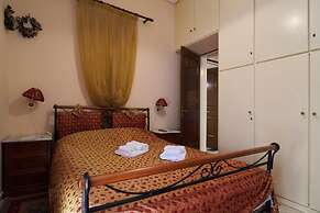 Spacious Central Apartment w h Free Parking Spaces