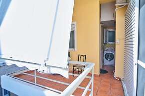 Spacious Central Apartment w h Free Parking Spaces