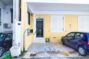 Spacious Central Apartment w h Free Parking Spaces