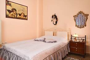 Spacious Central Apartment w h Free Parking Spaces