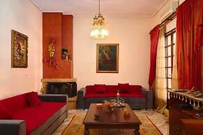 Spacious Central Apartment w h Free Parking Spaces