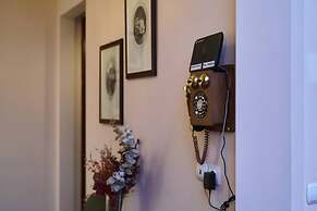 Spacious Central Apartment w h Free Parking Spaces