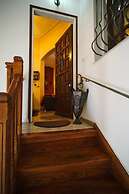 Spacious Central Apartment w h Free Parking Spaces