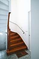 Spacious Central Apartment w h Free Parking Spaces