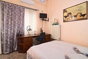 Spacious Central Apartment w h Free Parking Spaces