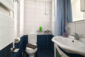 Spacious Central Apartment w h Free Parking Spaces