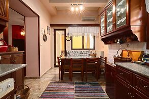 Spacious Central Apartment w h Free Parking Spaces