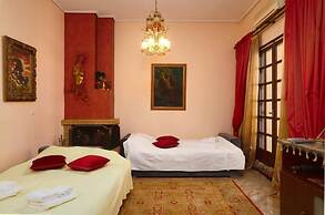 Spacious Central Apartment w h Free Parking Spaces