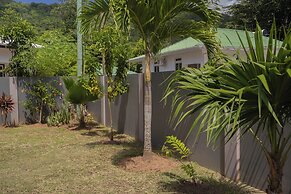 Palm Holiday Apartments