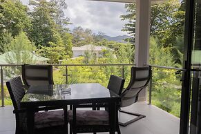 Palm Holiday Apartments