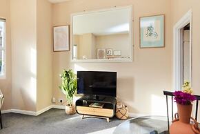 The Crystal Palace Crib - Lovely 1bdr Flat