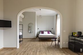 Colosseo Road by Hili