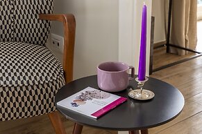 Colosseo Road by Hili