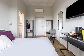 Colosseo Road by Hili