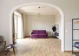 Colosseo Road by Hili