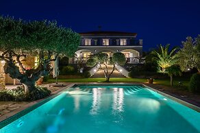 Methoni Paradise Villa for 10 & Pool