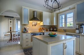 Methoni Paradise Villa for 10 & Pool