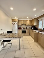 Wonderful 3 bed Duplex in Sought After Prime Community