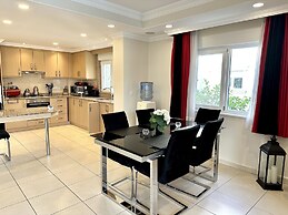 Wonderful 3 bed Duplex in Sought After Prime Community