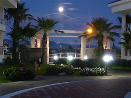 Wonderful 3 bed Duplex in Sought After Prime Community