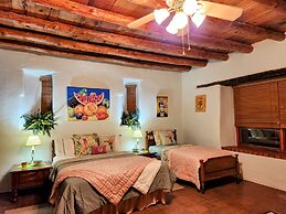 Red Mountain Manor Vineyard and Guesthouse