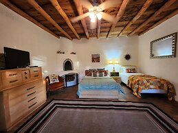 Red Mountain Manor Vineyard and Guesthouse