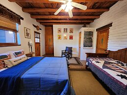 Red Mountain Manor Vineyard and Guesthouse