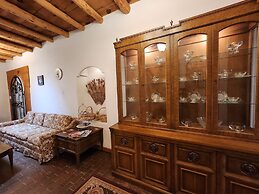 Red Mountain Manor Vineyard and Guesthouse