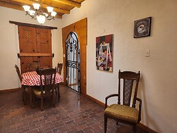 Red Mountain Manor Vineyard and Guesthouse