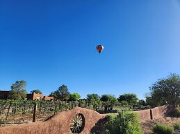 Red Mountain Manor Vineyard and Guesthouse