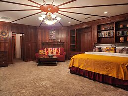 Red Mountain Manor Vineyard and Guesthouse