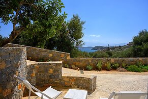 Roots Suites in Crete