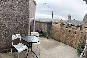 2-bed Historic Apartment in old Town Edinburgh