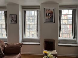 2-bed Historic Apartment in old Town Edinburgh