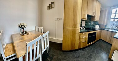 2-bed Historic Apartment in old Town Edinburgh