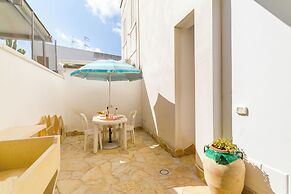 Villetta Bel Mare with garden near sea