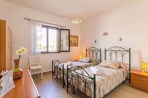 Villetta Bel Mare with garden near sea