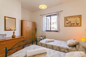 Villetta Bel Mare with garden near sea