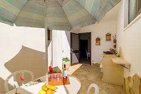 Villetta Bel Mare with garden near sea