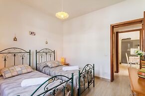 Villetta Bel Mare with garden near sea