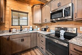 Talkin' Tennessee 3 Bedroom Cabin by RedAwning