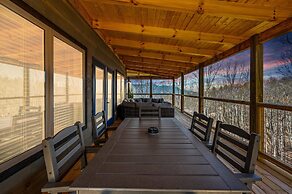 Talkin' Tennessee 3 Bedroom Cabin by RedAwning