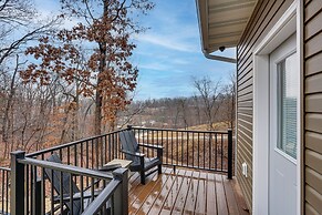 Lake Ozark Apartment w/ Balcony < 1 Mi to Water!