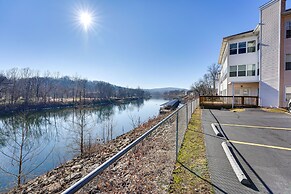 Updated Branson Condo w/ Lake Taneycomo Views!