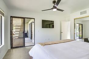 Pet-friendly Palm Desert Retreat: Golf Course View