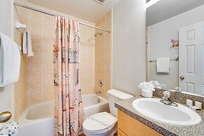 10 Mi to Wdw: Gated Townhome w/ Themed Rooms!