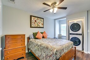 Convenient Galveston Home < 1 Mi to Beach!