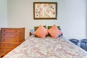 Convenient Galveston Home < 1 Mi to Beach!