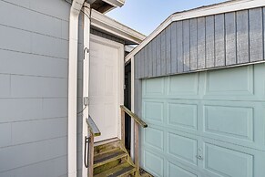 Convenient Galveston Home < 1 Mi to Beach!