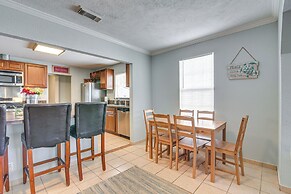 Convenient Galveston Home < 1 Mi to Beach!